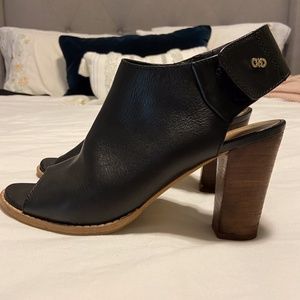 Cole Haan - Wrey peep toe leather bootie size 7.5 in black